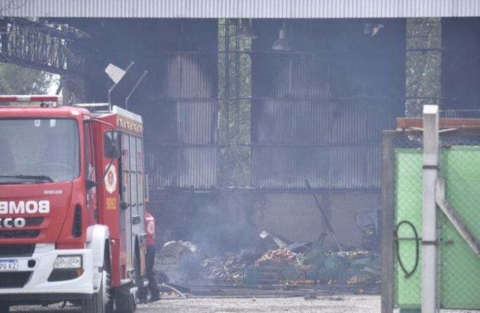 CÓRDOBA: DEBIERON EVACUAR UN JARDÍN DE INFANTES POR UN INCENDIO CERCA DEL LUGAR.