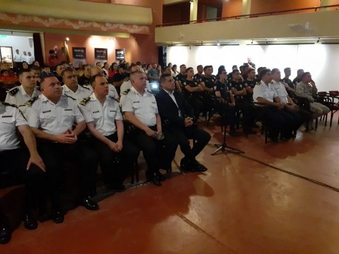 DEÁN FUNES: ENTREGARON CERTIFICADOS A EFECTIVOS POLICIALES DE ESCUADRONES MOTORIZADOS.