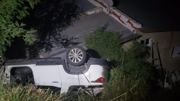 ALTAS CUMBRES: CHOCARON CONTRA UNA MULA Y CAYERON AL VACÍO DANDO VARIOS TUMBOS.