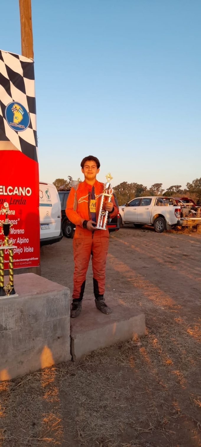 MÁXIMO HERNÁNDEZ SE CONSAGRÓ CAMPEÓN DE KARTING EN TIERRA ZONA CENTRO EN VILLA NUEVA. ¡FELICITACIONES!
