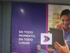 PASA EN REDES: FRÁVEGA LE REGALÓ UN TELE AL ABUELO QUE SE VOLVIÓ VIRAL POR VER EL PARTIDO DE ARGENTINA DESDE UNA VIDRIERA DEL LOCAL.