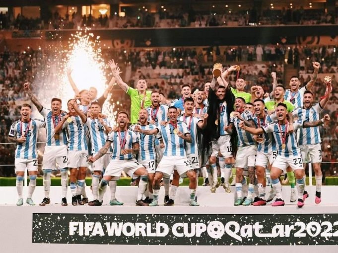 SE RE PUSIERON LA GORRA: ESTE LUNES 19 DE DICIEMBRE NO HABRÁ FERIADO NI ASUETO POR EL TRIUNFO DE ARGENTINA. 🤪