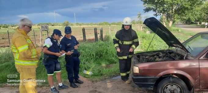 SAN JOSÉ DE LA DORMIDA: SE INCENDIÓ UN AUTO EN PARAJE SAN AGUSTÍN DE GUAYASCATE.