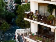 UN HOMBRE HABRÍA TIRADO POR EL BALCÓN A UNA JOVEN EN RECOLETA.