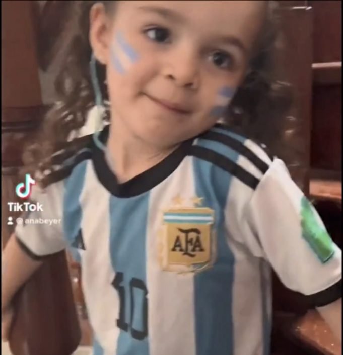 PASA EN REDES: LA FAN MÁS CHIQUITA DE “JULIÁN ALVAREZ” SE VOLVIÓ VIRAL EN TIKTOK POR DECIR QUE “ES GUAPO Y QUE ES SU NOVIO” ¡MIRÁ!