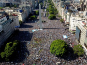 POR SI NO TE ENTERASTE… EL GOBIERNO DECRETÓ HOY 20/12 FERIADO NACIONAL PARA PODER FESTEJAR LA LLEGADA DE LA COPA AL PAÍS.