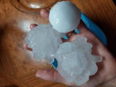 TERRIBLE TORMENTA DE GRANIZO GIGANTE EN VILLA MERCEDES: CONFIRMARON LA MUERTE DE UN HOMBRE DE 70 AÑOS EN EL FESTIVAL DE LA “CALLE ANGOSTA”. ¡MIRÁ LOS VÍDEOS!