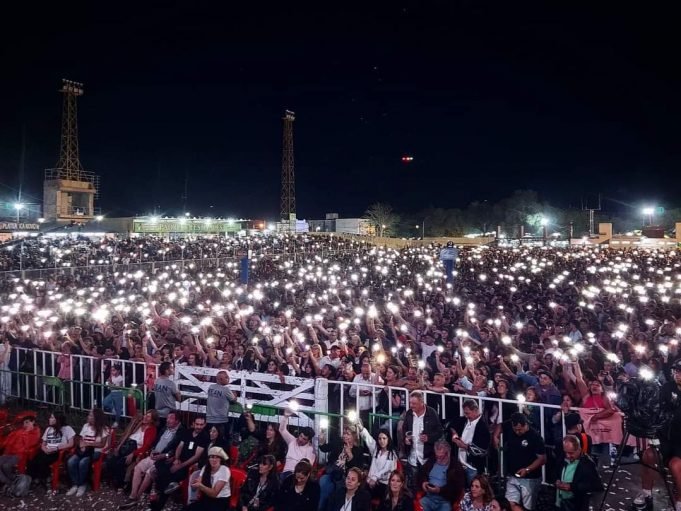 PADRE DE FESTIVALES: HOY ES EL ÚNICO DÍA PARA CAMBIAR LAS ENTRADAS DE LA NOCHE REPROGRAMADA DEL VIERNES 20 DE ENERO PARA EL 29.