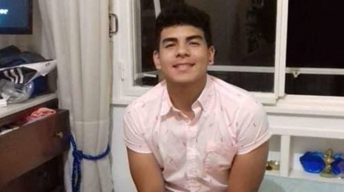CASO BAEZ SOSA: HOY A LAS 13:00HS. SE DARÁ A CONOCER EL VEREDICTO. FAMILIARES Y AMIGOS DE FERNANDO REALIZARON UNA VIGILIA EN ESPERA DEL FALLO.