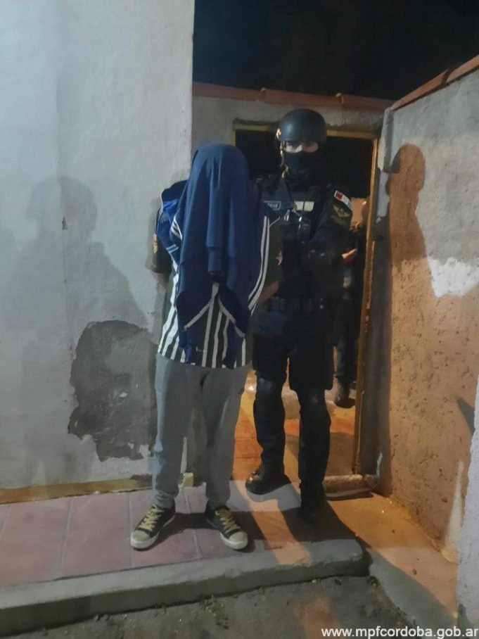 DEÁN FUNES: TRAS DENUNCIAS ANÓNIMAS LA FPA CERRÓ UN PUNTO DE VENTA DE DROGAS EN B° PAZ Y DETUVO A UN JOVEN DE 34 AÑOS.