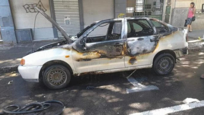 TRANQUILITO: INCENDIÓ SU AUTO PARA ZAFAR DE QUE SE LO SECUESTREN POR UNA INFRACCCIÓN.