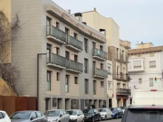 DOLOR EN BARCELONA: GEMELAS DE 12 AÑOS SE LANZARON INTENCIONALMENTE DESDE UN 3° PISO. UNA FALLECIÓ, LA OTRA ESTÁ GRAVE. SUFRÍAN BULLYING POR SER ARGENTINAS.