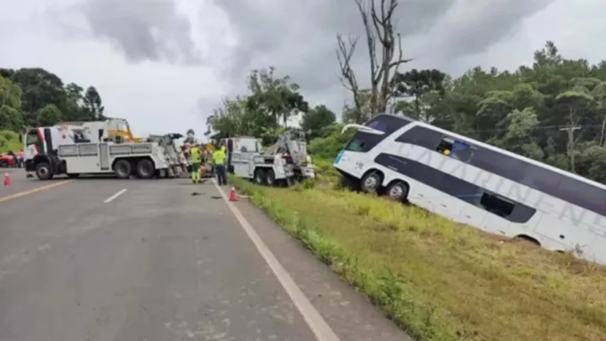 VOLCÓ UN COLECTIVO EN BRASIL Y MURIERON SIETE PERSONAS. ENTRE ELLOS CINCO ARGENTINOS.