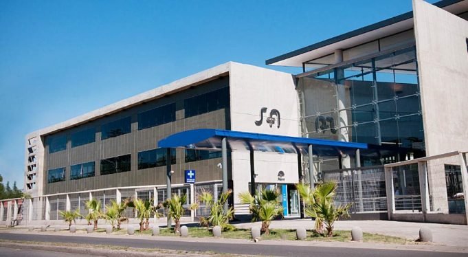 CARLOS PAZ: UNA NENA DE 2 AÑOS CAYÓ DE UN 5° PISO Y LUCHA POR SU VIDA EN EL SANATORIO ALLENDE.