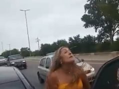 UNA MUJER INSULTÓ Y MALTRATÓ A EFECTIVOS DE LA POLICÍA CAMINERA POR HACERLE UNA MULTA. TERMINÓ IMPUTADA. ¡MIRÁ!