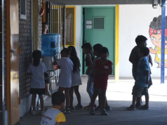 OLA DE CALOR: EN SANTA FÉ LOS CHICOS ASISTEN A CLASES EN MALLA Y OJOTAS.