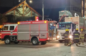 TRAGEDIA EN BARILOCHE: UN HOMBRE EN SITUACIÓN DE CALLE DORMÍA EN UN CONTENEDOR Y MURIÓ APLASTADO POR EL CAMIÓN RECOLECTOR AL COMPACTAR LA BASURA.