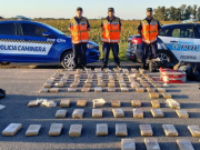 LA POLICÍA CAMINERA ENCONTRÓ UN AUTO ABANDONADO CON CASI 100 KILOS DE MARIHUANA A LA ALTURA DE MONTE LEÑA. PREVIAMENTE EL VEHÍCULO HABÍA DESPISTADO.
