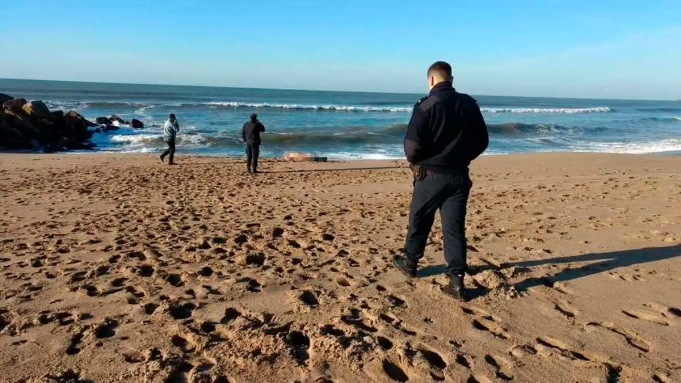 MIRAMAR – BS. AS: HALLARON UN CUERPO DECAPITADO A ORILLAS DE LA PLAYA EN EL SECTOR SUR DE LA CIUDAD.