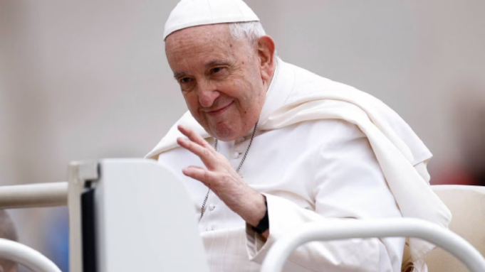 INTERNARON AL PAPA FRANCISCO POR UNA INFECCIÓN RESPIRATORIA.