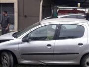 COSQUÍN: ROBÓ UN AUTO Y AL HUIR CHOCÓ CON UN POSTE Y TERMINÓ DETENIDO.