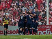 LA T LE GANÓ 3 A 0 A LA GLORIA.