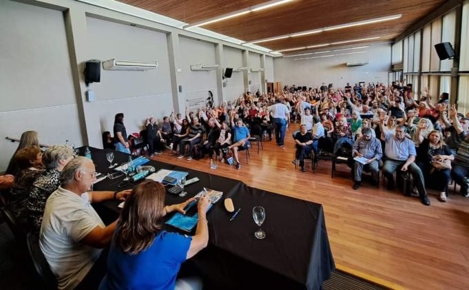 CONFLICTO SALARIAL DOCENTE: UEPC RECHAZÓ LA PROPUESTA DEL GOBIERNO Y ANUNCIÓ UN PARO EXTENSO POR TRES DÍAS.