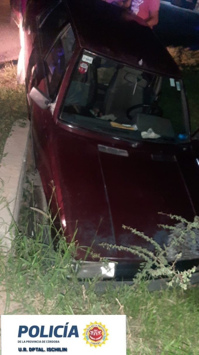 QUILINO: UN HOMBRE DE 68 AÑOS PERDIÓ EL CONTROL DE SU AUTO Y DESBARRANCÓ.