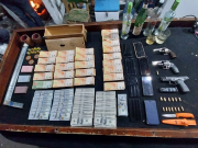 DESMANTELARON UN CASINO CLANDESTINO EN BERROTARÁN. DETUVIERON A 19 PERSONAS Y SECUESTRARON 8 MILLONES DE PESOS.