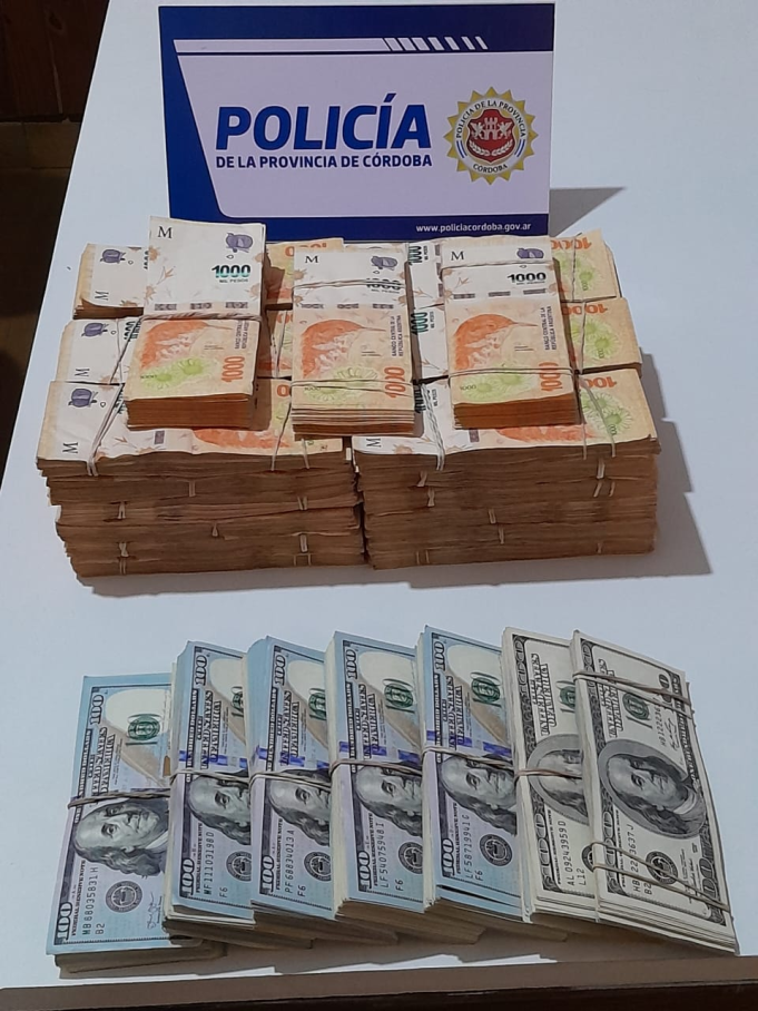 LABULAYE: HALLARON BILLETES ENTERRADOS EN UN SITIO BALDÍO. DETUVIERON A UNA PAREJA. TENÍAN 63MIL DÓLARES Y MÁS DE UN MILLÓN DE PESOS ARGENTINOS.