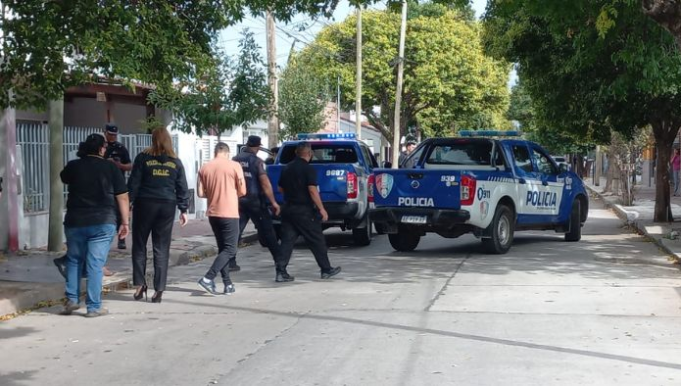 B° ZUMARÁN: FINALMENTE EL DUAR HALLÓ ENTERRADO EL CUERPO DE LA MUJER QUE ASESINARON. RESTAN CONOCERSE LOS DATOS FORENSES. LOS PRESUNTOS AUTORES ESTÁN DETENIDOS.
