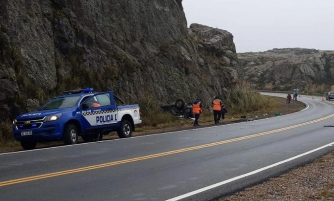 ALTAS CUMBRES: FALLECIÓ UN HOMBRE TRAS PERDER EL CONTROL DE SU VEHÍCULO EN UNA CURVA PELIGROSA E IMPACTAR CON UNA MONTAÑA.