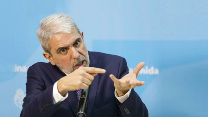 EL MINISTRO DE SEGURIDAD NACIONAL ANÍBAL FERNÁNDEZ DIJO QUE LAS CALLES VAN A ESTAR REGADAS DE SANGRE Y DE MUERTOS SI LA OPOSICIÓN GANA LAS ELECCIONES”.