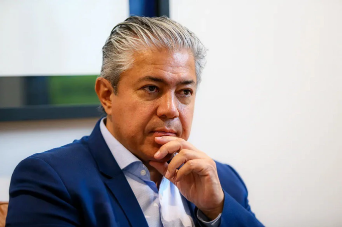 NEUQUÉN HISTÓRICO: EL OFICIALISMO PERDIÓ LUEGO DE 60 AÑOS. ROLANDO FIGUEROA DEL PARTIDO COMUNIDAD SERÁ EL NUEVO GOBERNADOR DE LA PROVINCIA.