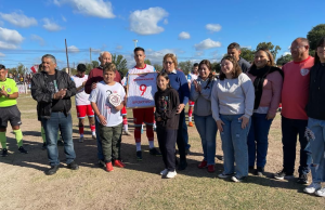CARO JUNCOS SOLOHAGA ESTUVO PRESENTE ACOMPAÑANDO A LA FAMILIA DE “RICKY LAZZARINI” EN EL COMIENZO DEL TORNEO DE LA LIGA ISCHILÍN DE FÚTBOL QUE LLEVA SU NOMBRE.