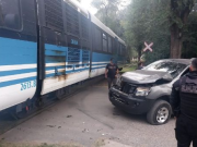 BIALET MASSÉ: UN TREN DE LAS SIERRAS CHOCÓ CON UN AUTO.