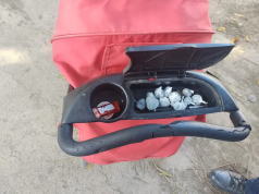 VILLA REVOLL: DETUVIERON A UN JOVEN QUE COMERCIALIZABA DROGAS USANDO EL COCHE DE SU BEBÉ.