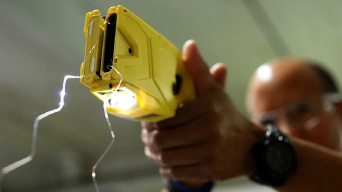 EL GOBIERNO PORTEÑO IMPLEMENTARÁ EL USO DE PISTOLAS TASER.