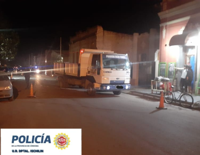 DEÁN FUNES: TRASLADARON A CÓRDOBA A UN MENOR DE 16 AÑOS QUE CHOCÓ CON LA PARTE TRASERA DE UN CAMIÓN EN B° OBRAS SANITARIAS.
