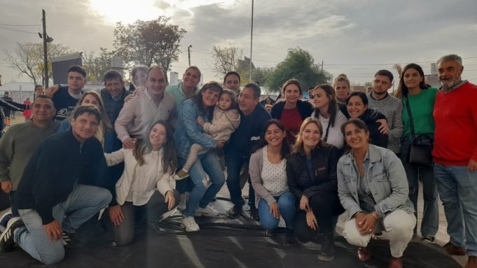 ELECCIONES 2023: A PESAR DEL VIENTO DEL DOMINGO LA CONVOCATORIA DE ANDREA NIEVAS EN CLUB SAN MARTÍN FUE EXITOSA.