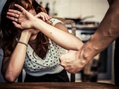 CRUZ DEL EJE: DETUVIERON A UN HOMBRE QUE GOLPEÓ A SU HERMANA E INTENTÓ AGREDIR A PERSONAL POLICIAL.