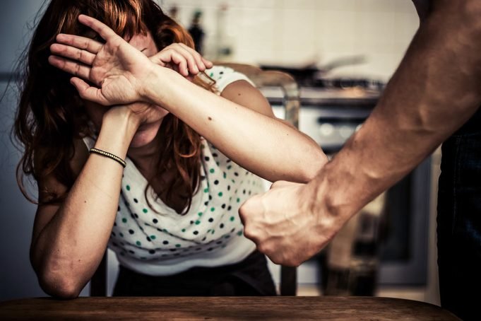 CRUZ DEL EJE: LA POLICÍA DETUVO A UN HOMBRE POR AGREDIR FÍSICAMENTE A SU EX PAREJA.