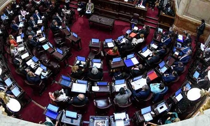 SENADO: PRESENTARON PROYECTOS PARA REFORMA LABORAL. SEMANA DE 4 DÍAS, REDUCCIÓN HORARIA DE JORNADA Y LICENCIA POR MENSTRUACIÓN SON ALGUNOS PUNTOS QUE SE DESTACAN.