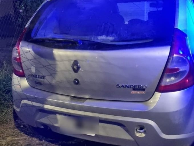 CÓRDOBA: DETUVIERON A TRES CHILENOS QUE CIRCULABAN EN UN SANDERO ADULTERADO. LLEVABAN UNA IMPORTANTE SUMA DE DINERO.