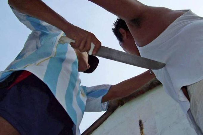 RÍO SECO: UN HOMBRE DE 30 AÑOS INGRESÓ AL HOSPITAL LOCAL CON UNA HERIDA DE ARMA BLANCA TRAS SER AGREDIDO POR OTRO EN UN BAR.
