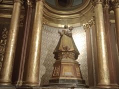 UN INDIGENTE HURTÓ LA CORONA DE LA VIRGEN NUESTRA SRA. DE NIEVAS DE LA CATEDRAL DE CÓRDOBA. TIENE 200 AÑOS DE ANTIGÜEDAD PERO CERO VALOR ECONÓMICO.