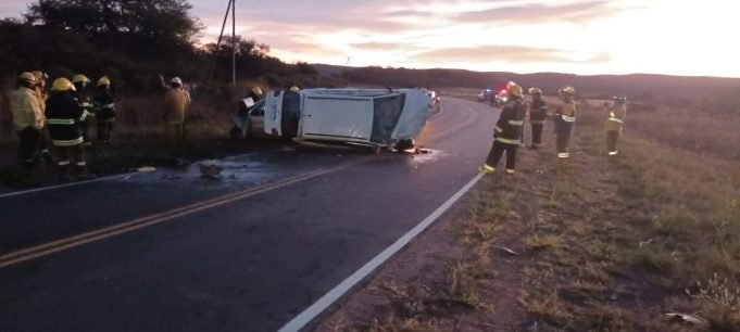 ACCIDENTE EN LA CUESTA CALADA: TRES VEHÍCULOS COLISIONARON EN RUTA P16. DOS PERSONAS RESULTARON GRAVEMENTE HERIDAS.