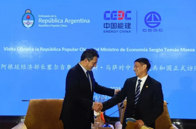 SERGIO MASSA ACORDÓ CON EMPRESAS CHINAS UN DESEMBOLSO DE 924 MILLONES DE DÓLARES.
