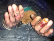 PASA EN REDES: UN LADRÓN INTENTABA ROBAR UNA RUEDA PERO SUS DEDOS QUEDARON ATRAPADOS Y TUVO QUE PEDIR AUXILIO. “AYUDAME MAESTRO” ¡MIRÁ!