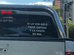 LA MENOS “TOXI”: UNA CORDOBESA PEGÓ UNA CALCO EN LA CAMIONETA QUE USA SU ESPOSO PARA ESPANTARLE POSIBLES MUJERES INTERESADAS. ¡SE VOLVIÓ VIRAL!